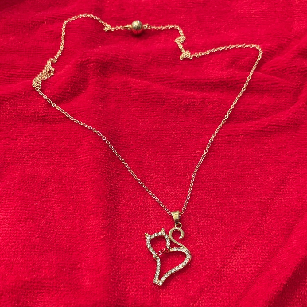 ☃️ NEW LOWER PRICE ☃️ ~ Elegant Gold Cat Pendant Necklace